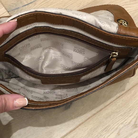 Michael Kors Tan Purse w/ Gold Chain - Picture 7 of 8